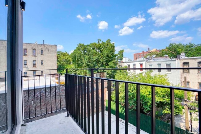 Building Photo - 1173 Rogers Ave
