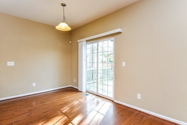 Foto del edificio - 5139 Arbor Chase Dr