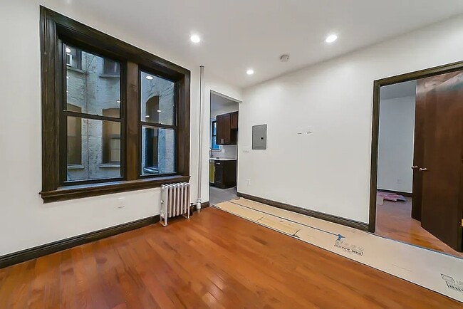 Building Photo - 471 Seventh Avenue