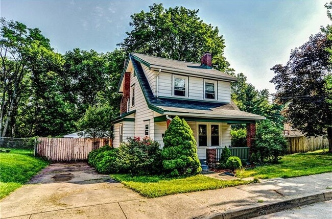 Front angle - 2038 Stonelea St