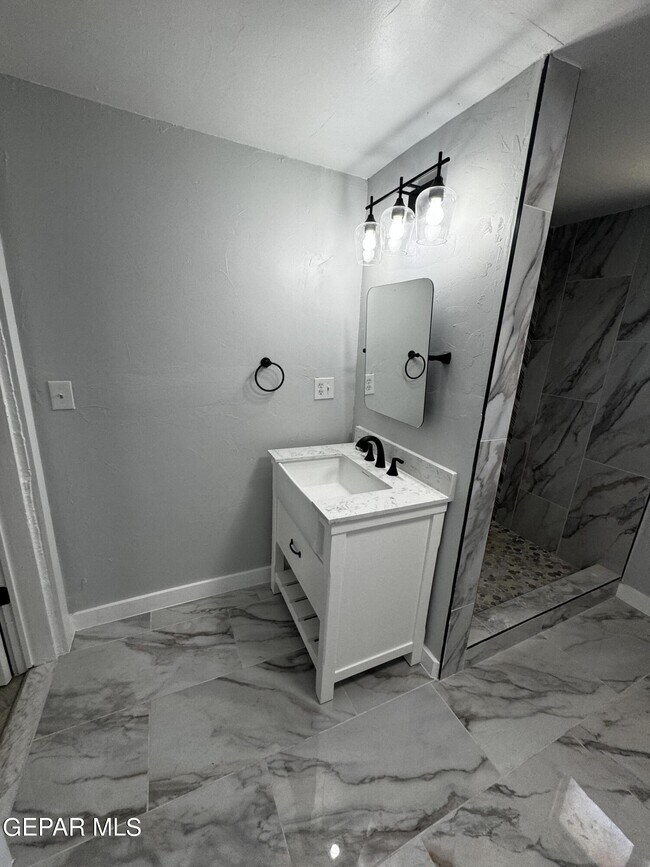Foto del edificio - 10277 N Loop Dr