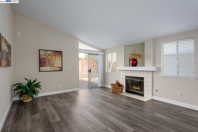Foto del edificio - Beautiful Two Bedroom Home in Pleasanton