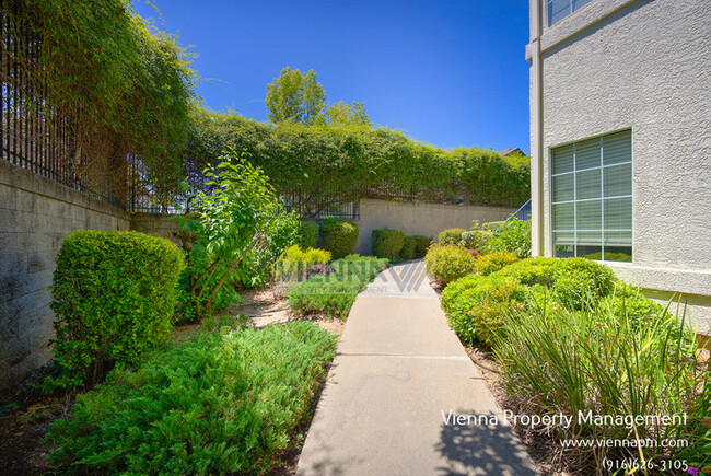 Foto del edificio - Great location for this Rocklin Condo!