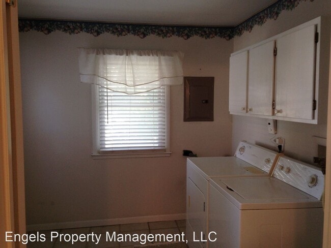 Building Photo - 2 br, 1 bath House - 418 State