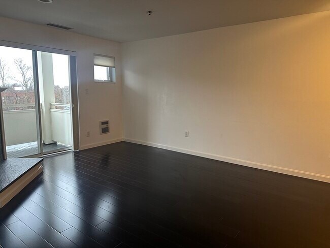 Foto del edificio - 200 Falls Blvd