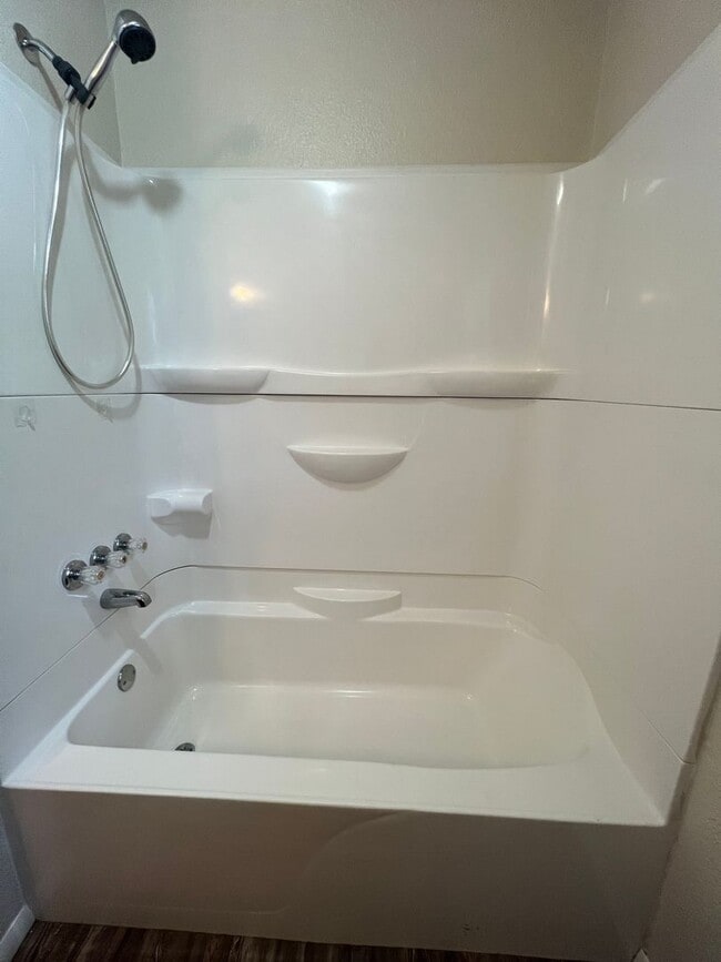 Building Photo - 3 Bed 1.5 Bath, Has large extra room that ...