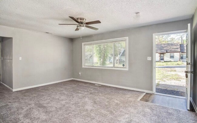 Building Photo - Coming Soon! South KC Home! $1325.00!