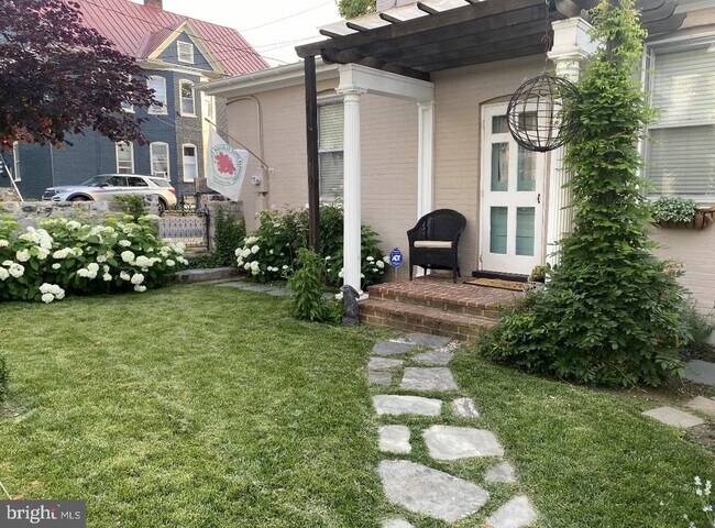 Foto del edificio - 6 E Cecil St