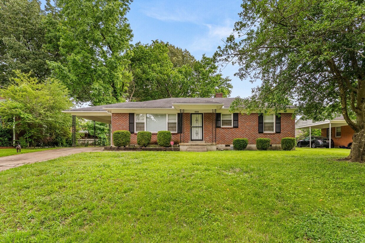 Foto principal - Delightful 3-bedroom 1.5 bath home - Open ...