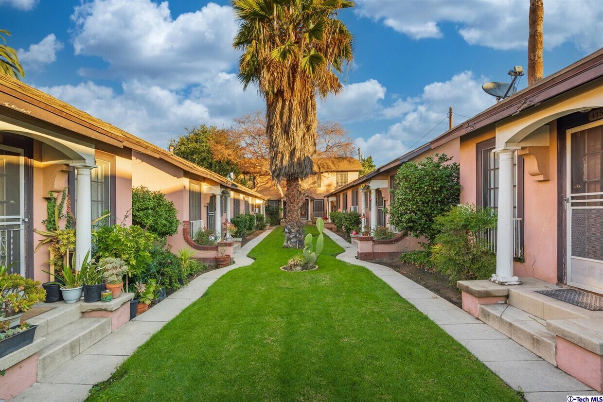 Foto principal - 417 Riverdale Dr