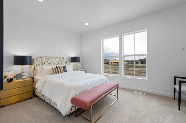 Foto del edificio - $2,000 OFF!!! 4-bed, 3.5-bath Townhome Available early July