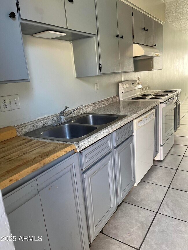 Foto del edificio - 8417 E Coronado Rd
