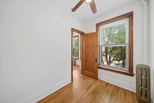 Building Photo - 2545 W Walton St