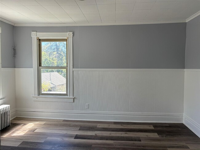 Building Photo - 11 Walnut Pl