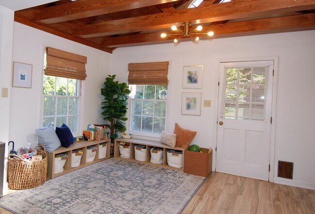 Foto del edificio - 3414 Bellevue Rd