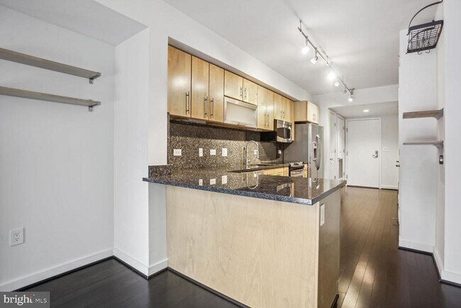 Building Photo - 1025 1st St SE