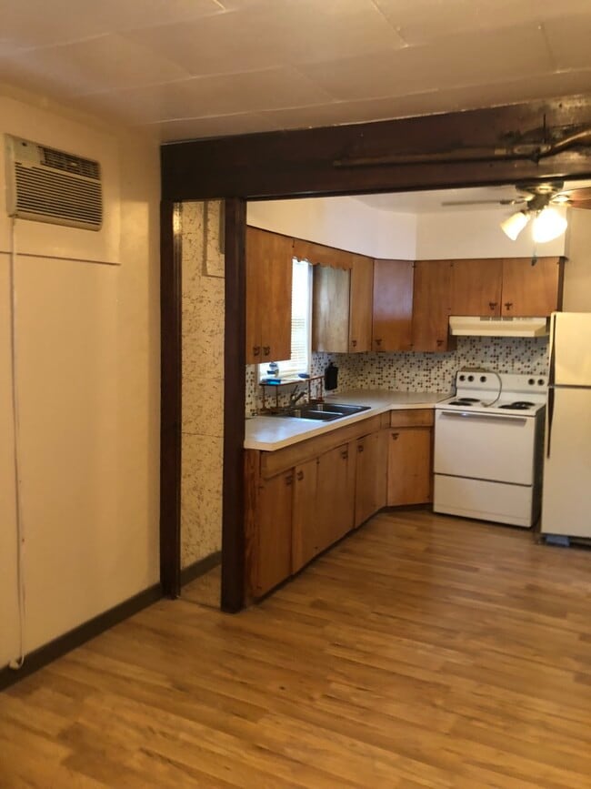 Building Photo - 117 N Main Ave