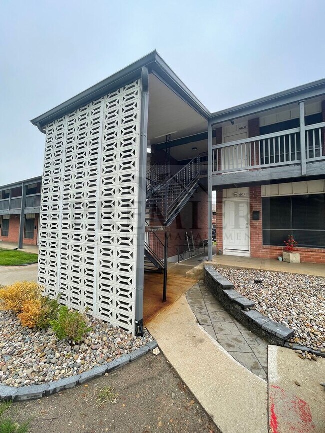 Foto del edificio - 6023 Barton Ave