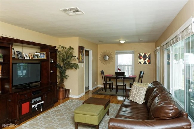 Building Photo - 3 br, 1 bath House - 5847 Colfax Ave