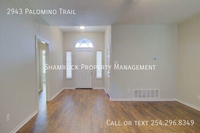 Building Photo - Duplex in Surrey Ridge!
