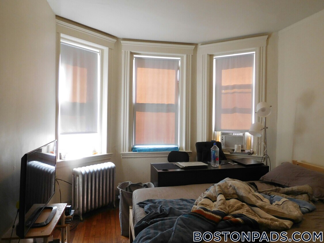 Primary Photo - 1175 Boylston St