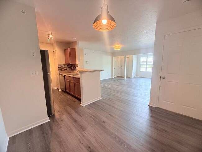 Building Photo - 3-BDR 2-BATH CONDO IN GRAND LEDGE