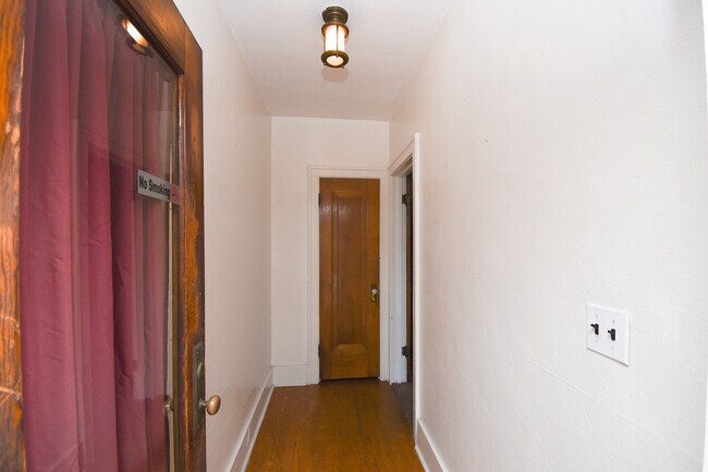 Building Photo - 426 Hull Ct