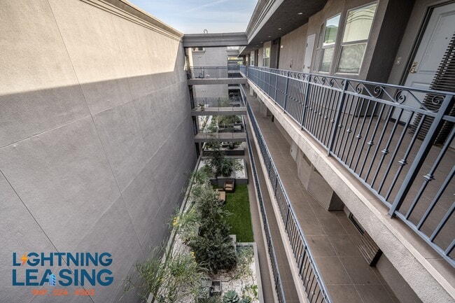 Building Photo - 11927 Kling St