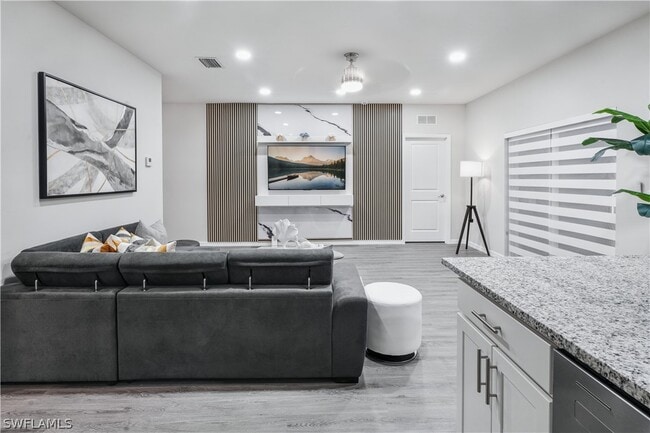 Building Photo - 2620 NE 5th Ave