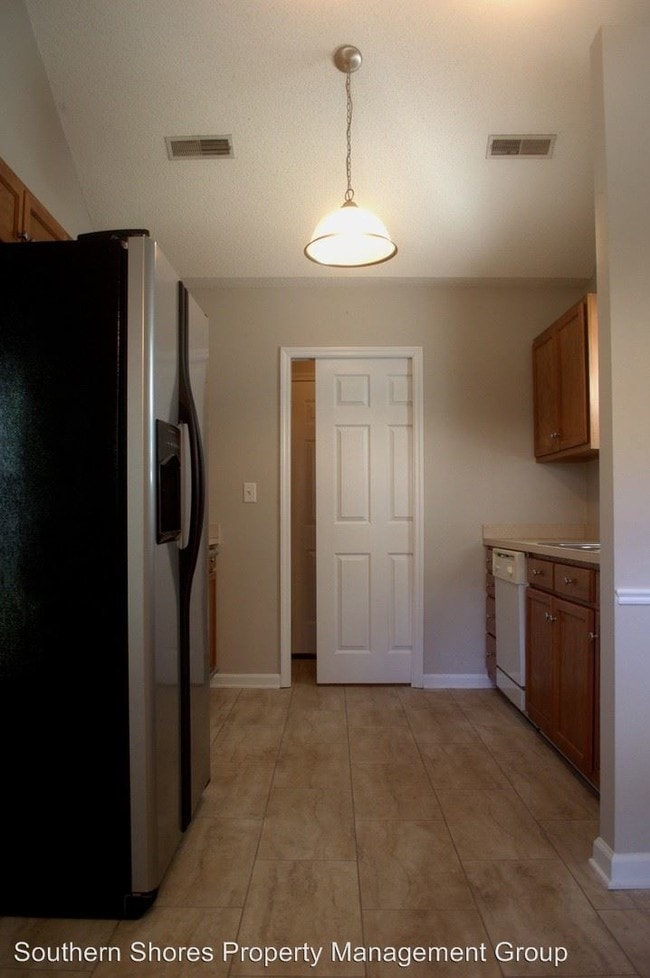 Building Photo - 3 br, 2 bath House - 650 Ponderosa Dr.