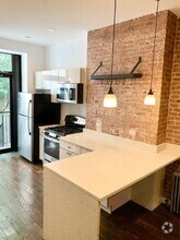 Building Photo - 318 E 90th St