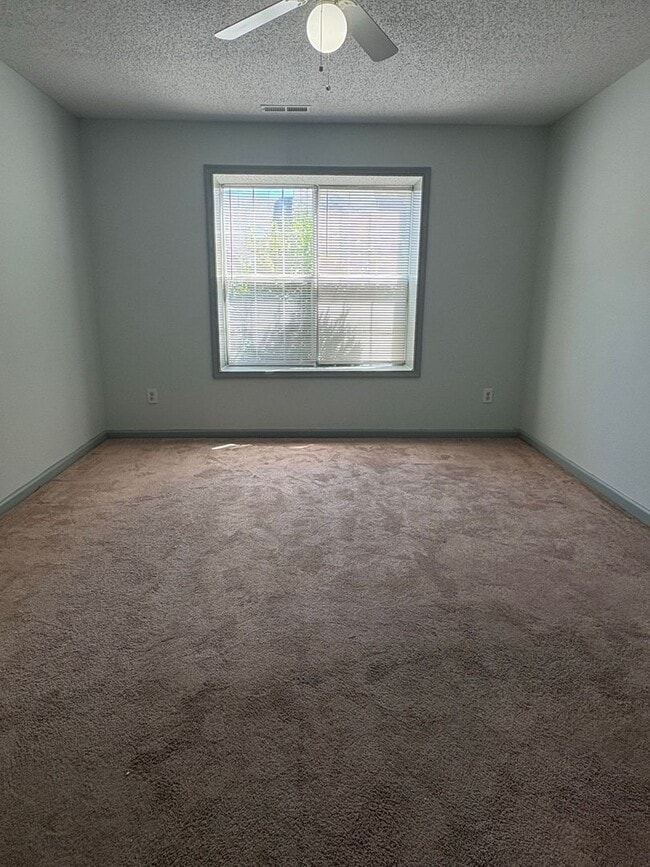 Building Photo - 24 Sweet Gum Pl