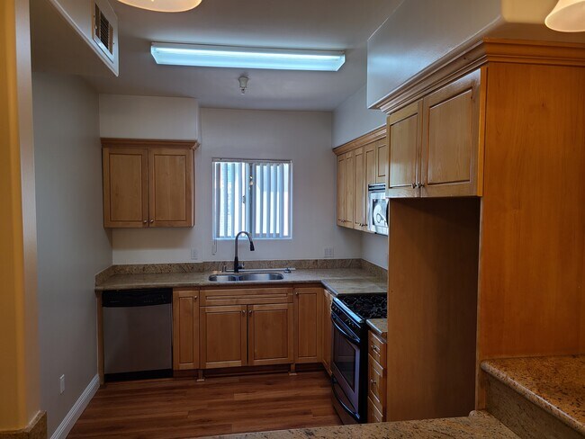 Foto del edificio - 12916 Moorpark St