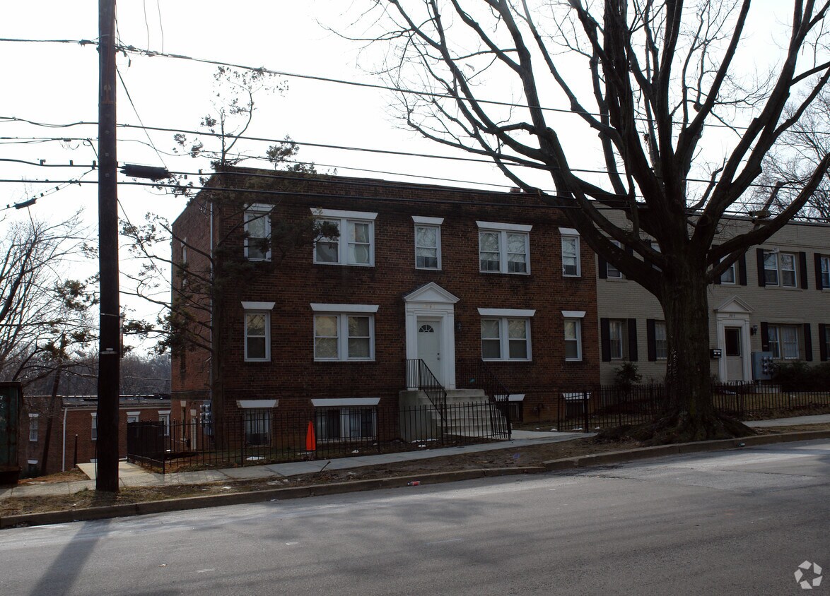 Building Photo - 2863 Denver St SE