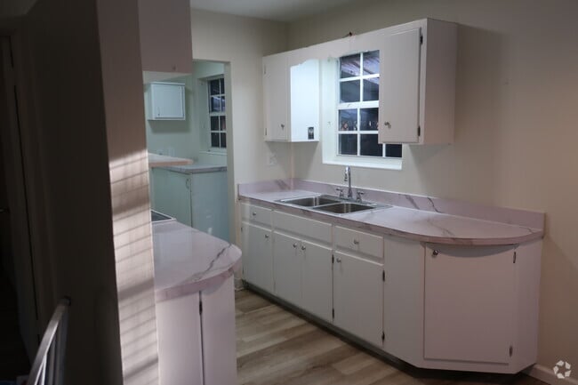 Building Photo - 217 SW 11th Ct