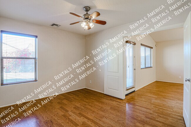 Foto del edificio - 16070 W Kendall St