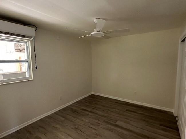 Foto del edificio - 10281-10283 Carolina St