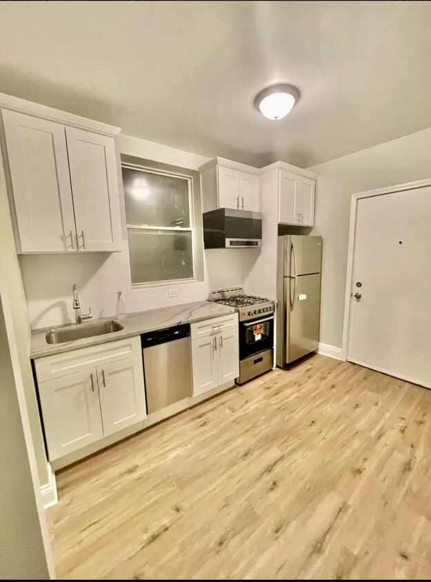 Foto principal - 3720 N Clark St