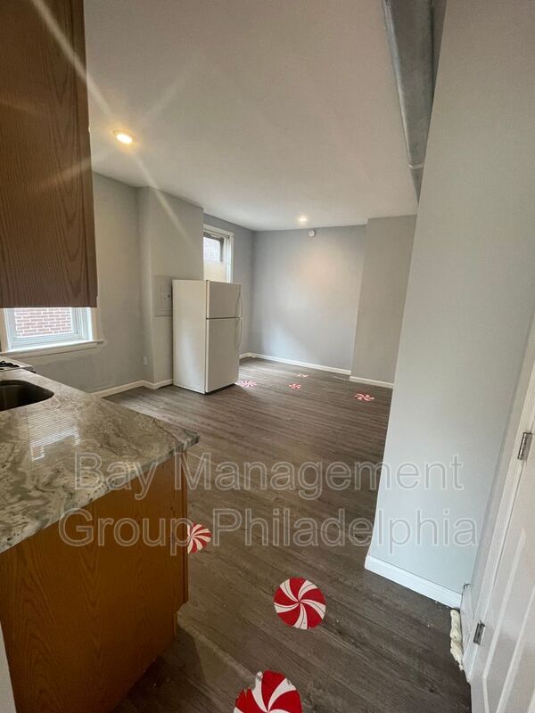 Foto del edificio - 5104 Wayne Ave