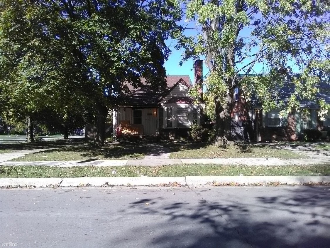 Primary Photo - 2415 S Liddesdale St