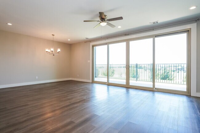 Building Photo - 7117 9th Hole Dr
