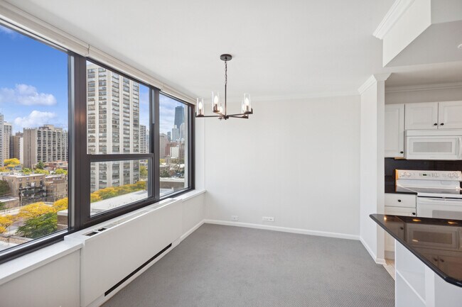 Foto del edificio - 1560 N Sandburg Ter