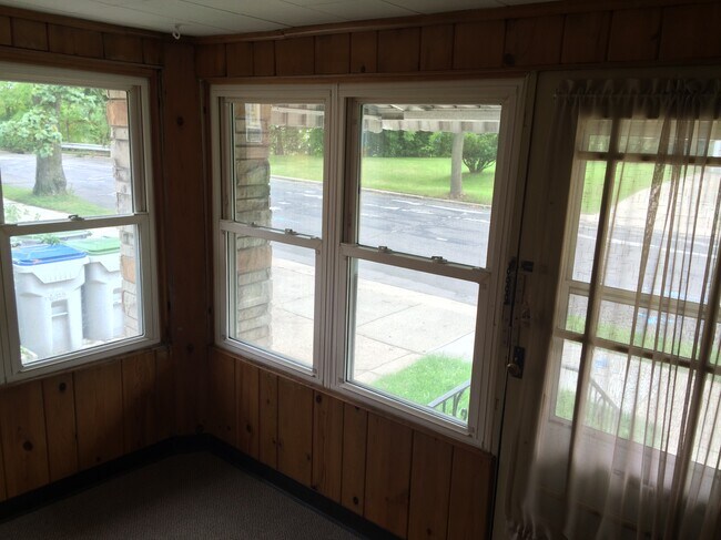 sunroom - 6026 W Fairview Ave