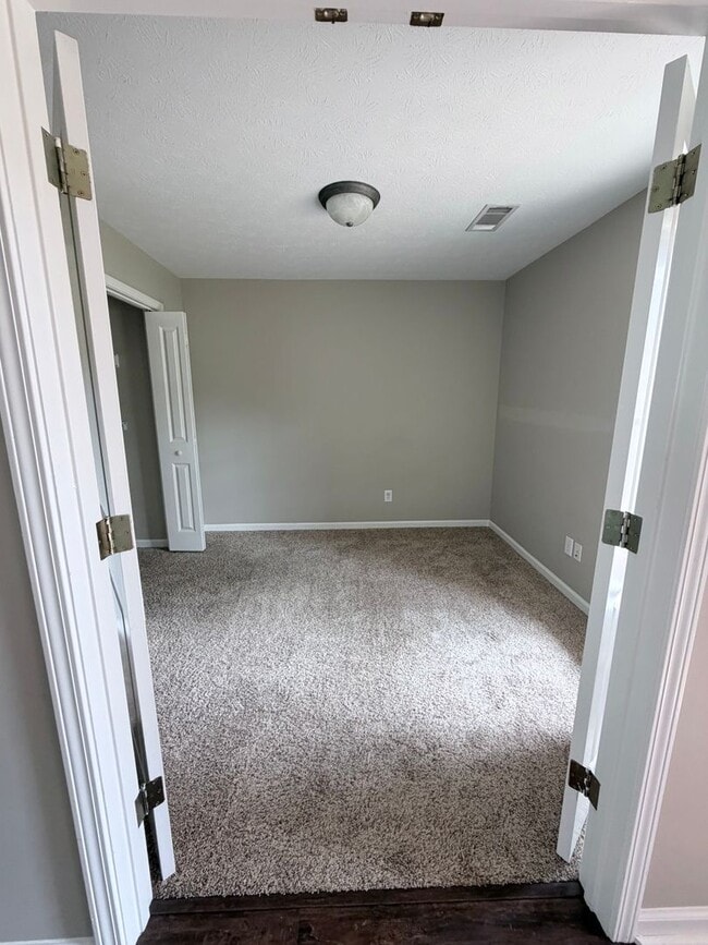 Foto del edificio - 1354 Meadow Glen Rd