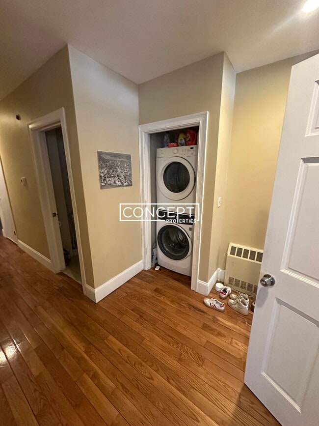 Foto del edificio - 44A Hillside St. Unit 1