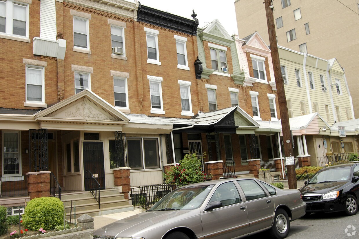 Building Photo - 3324 N Park Ave