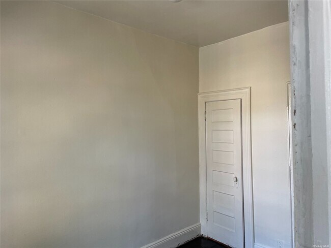 Building Photo - 1502 Putnam Ave