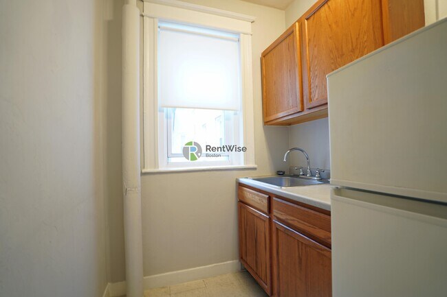 Building Photo - 64 Woodstock Ave