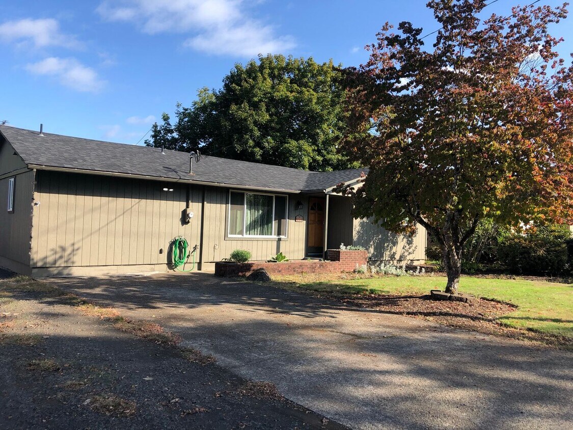 Foto principal - 3 bedroom 2 bathroom house in Thurston!