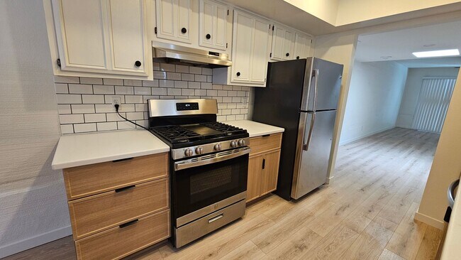 Foto del edificio - This is a must-see chic and updated townho...